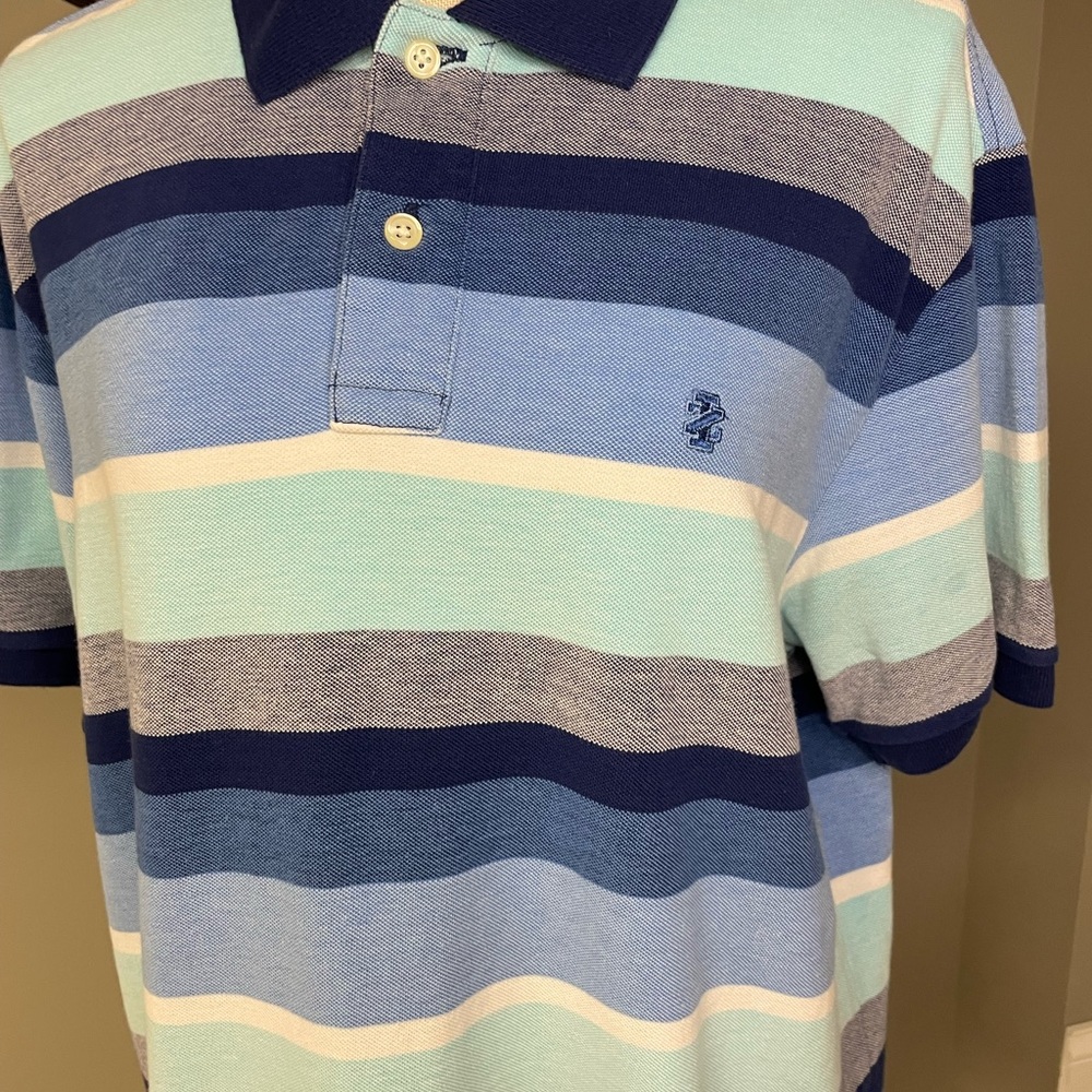 Izod Mens short sleeve polo large shirt.